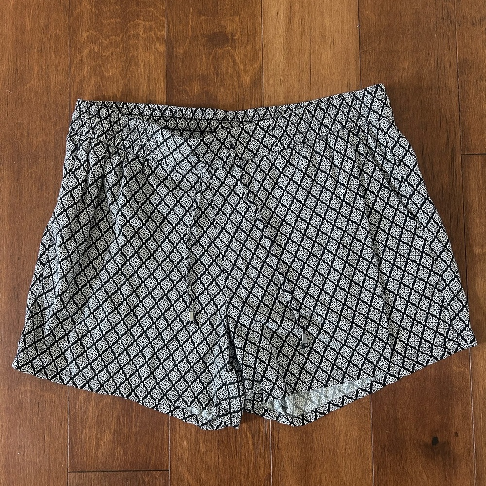 Old Navy Black and White High Waist Women Shorts